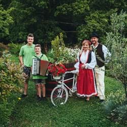 Družina Rumac, Poljane